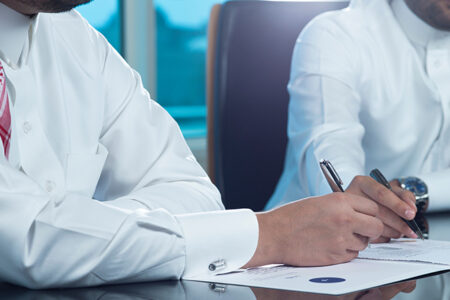 Saudi,Businessmen,Hands,Signing,A,Document,,Contract